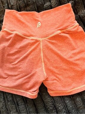 🧡 P’tula Coral Seamless Shorts – Size S